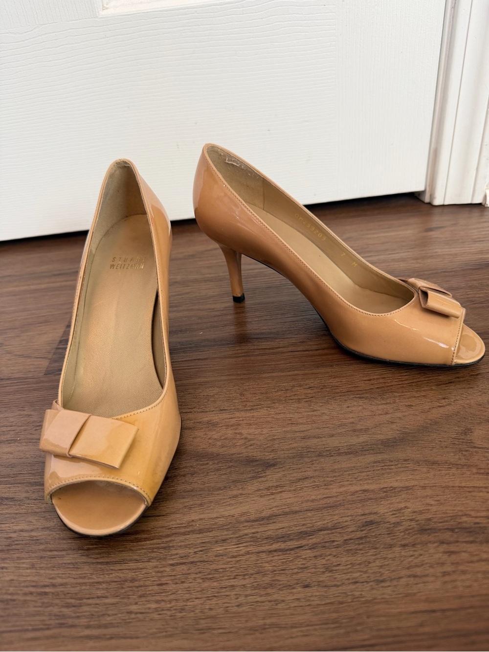 Vintage Stuart Weitzman Tan Patent Peep-Toe Heels with Bow. Size 7